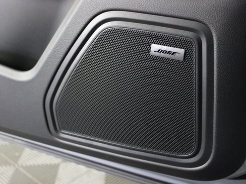 Certified 2025 Porsche Macan AWD/4WD image 16