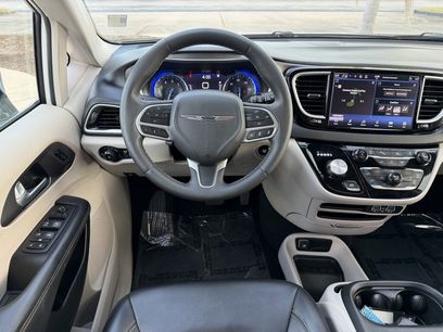 Used 2024 Chrysler Pacifica Touring-L