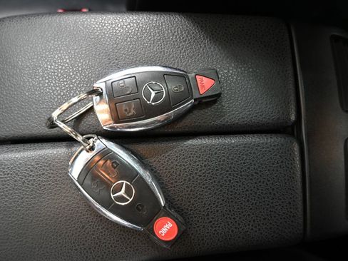 Used 2009 Mercedes-Benz C 300 4MATIC Sedan image 30