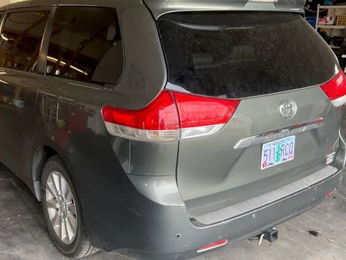 Used 2011 Toyota Sienna Limited w/ Premium Pkg AWD/4WD image 2