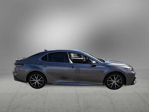 Used 2024 Toyota Camry SE FWD image 9