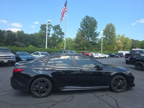 Used 2026 Toyota Camry Hybrid w/ Convenience Package FWD image 9