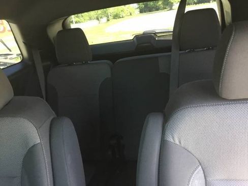 Used 2023 Chevrolet Traverse LT FWD image 11