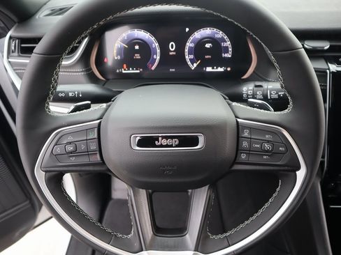 New 2025 Jeep Grand Cherokee Altitude image 3