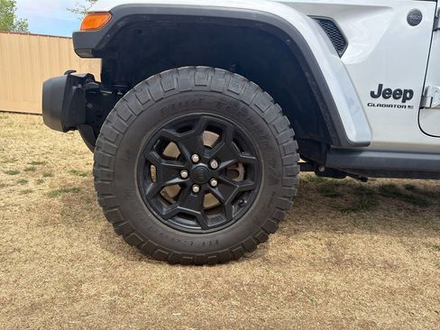 Used 2023 Jeep Gladiator Sport AWD/4WD image 35