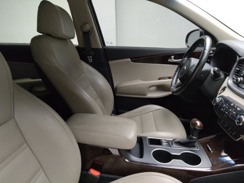 Used 2017 Kia Sorento EX w/ EX V6 Premium Package image 21