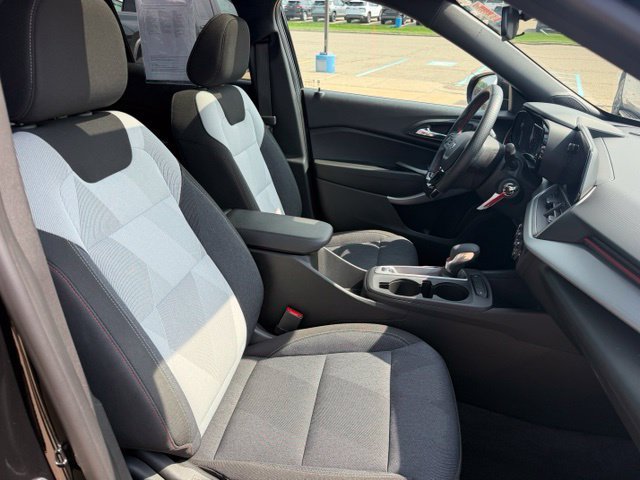 Certified 2024 Chevrolet Trax RS w/ Sunroof Package FWD image 18