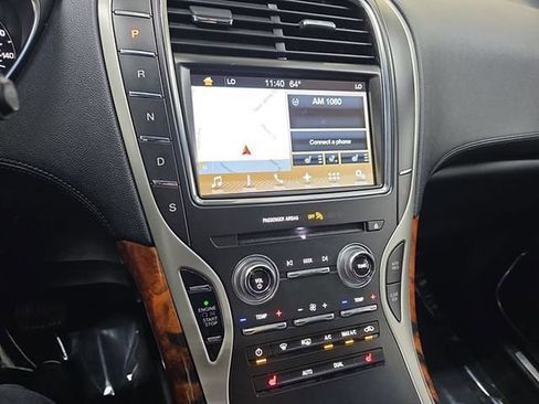 Used 2018 Lincoln MKX Select w/ Select Plus Package AWD/4WD image 19