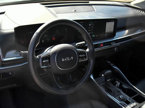Used 2025 Kia Sorento S w/ Panoramic Sunroof Package FWD image 16