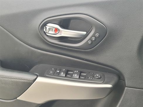 Used 2021 Jeep Cherokee High Altitude image 28