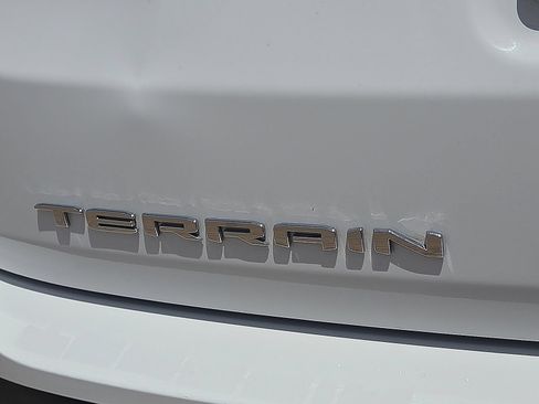 Used 2024 GMC Terrain SLE FWD image 15