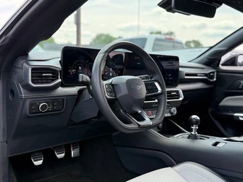 Used 2025 Ford Mustang GT Premium RWD image 8