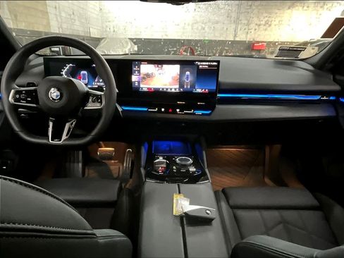 Used 2026 BMW 530i w/ M Sport Package RWD image 17