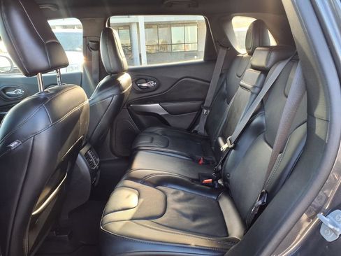 Used 2019 Jeep Cherokee High Altitude FWD image 17