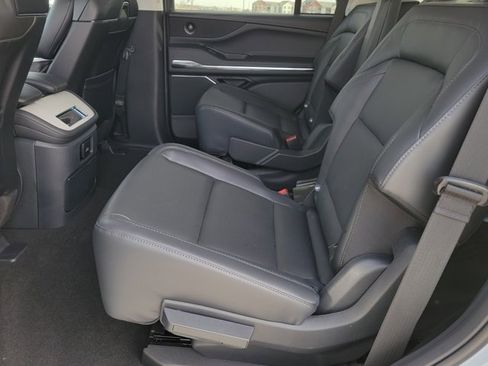 New 2026 Lincoln Navigator Premiere image 7