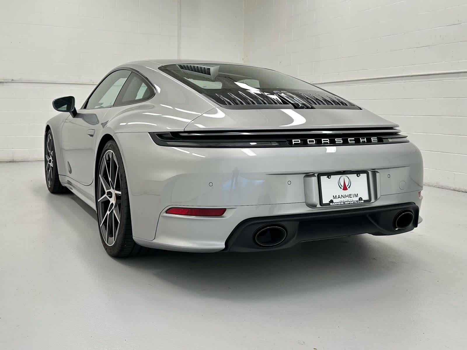 Used 2025 Porsche 911 Carrera T RWD image 8