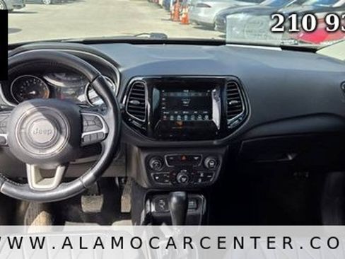 Used 2019 Jeep Compass Latitude FWD image 32