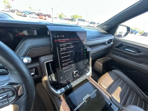 Used 2025 GMC Yukon XL Denali Ultimate w/ LPO, Floor Liner Package AWD/4WD image 51