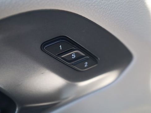 Used 2024 Chrysler Pacifica Touring-L FWD image 14