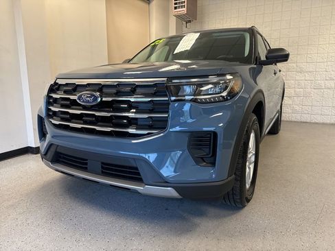 Used 2025 Ford Explorer Active AWD/4WD image 36
