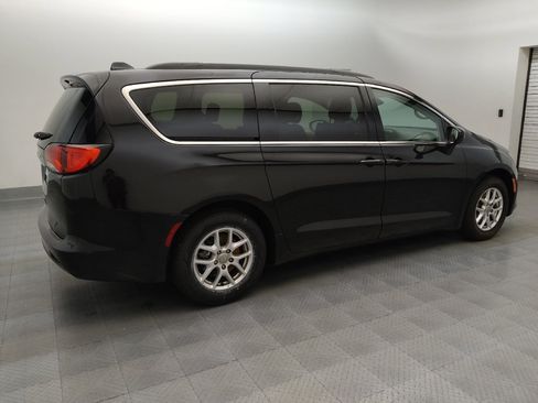 Used 2020 Chrysler Voyager Lxi FWD image 10