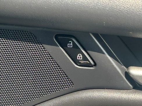 Used 2023 MAZDA MAZDA3 s image 32