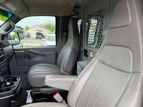 Used 2020 Chevrolet Express 2500 Extended w/ Enhanced Convenience Package RWD image 32