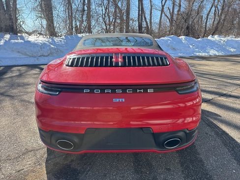 Used 2022 Porsche 911 Carrera image 4