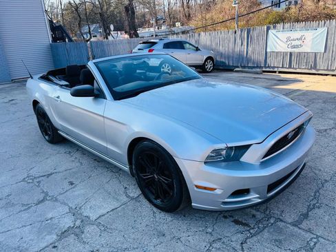 Used 2014 Ford Mustang V6 Convertible 2D image 12