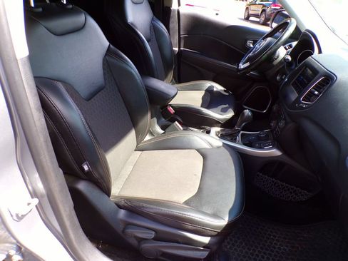 Certified 2020 Jeep Compass Latitude w/ Cold Weather Group AWD/4WD image 7
