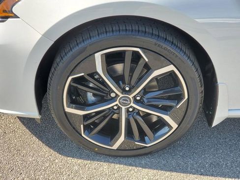 Certified 2023 Nissan Altima 2.5 SR w/ SR Premium Package image 10