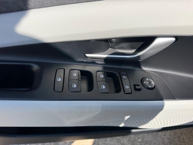 New 2026 Hyundai Elantra Limited FWD image 17
