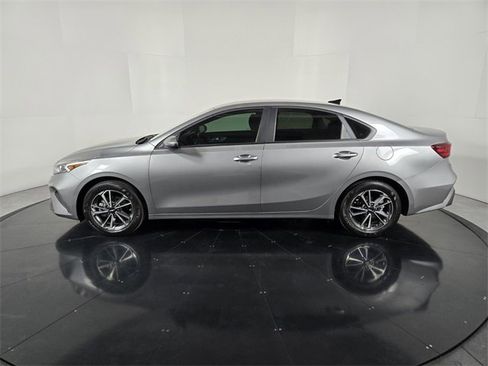 Used 2023 Kia Forte LXS w/ LXS Technology Package image 3