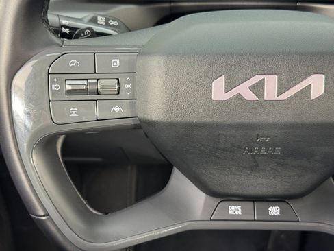 Used 2024 Kia EV9 Land image 23