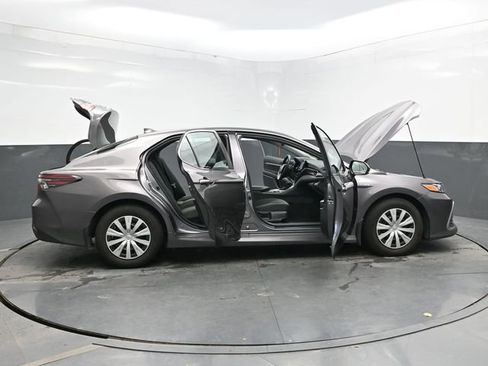 Used 2021 Toyota Camry LE image 45