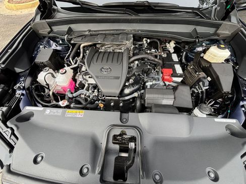 Used 2025 Toyota Grand Highlander XLE image 32