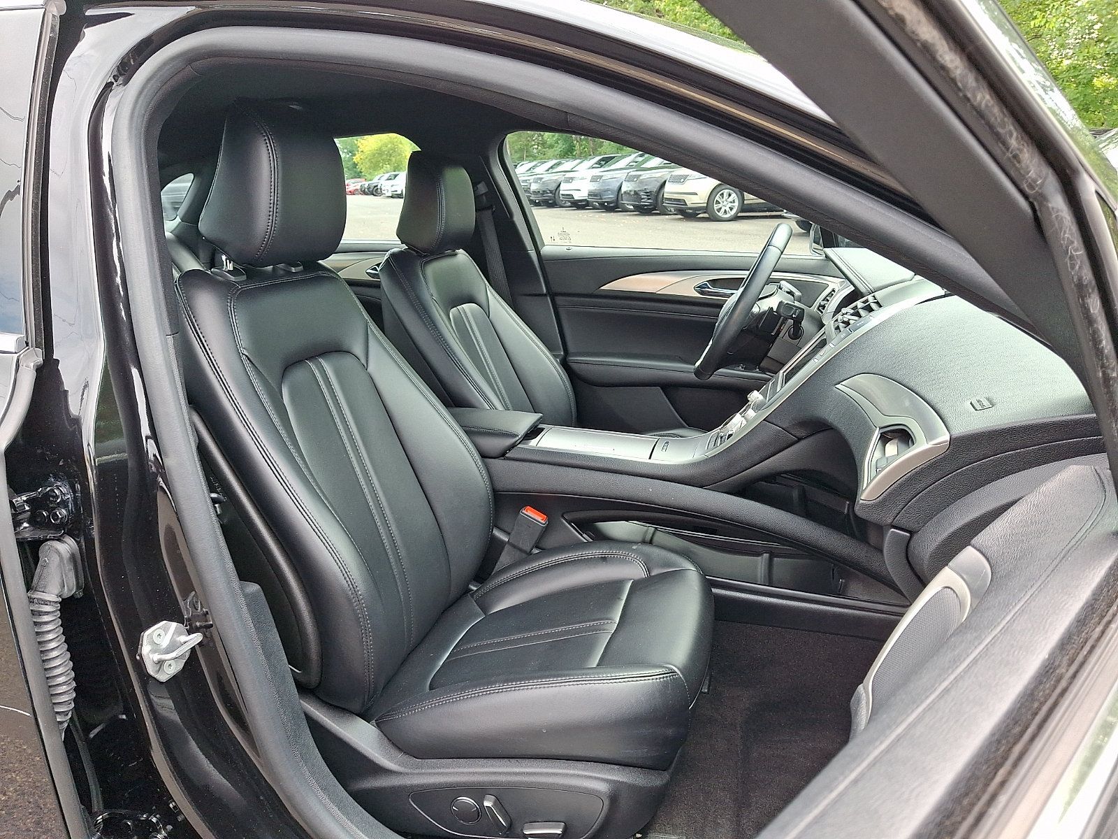 Used 2020 Lincoln MKZ FWD image 3