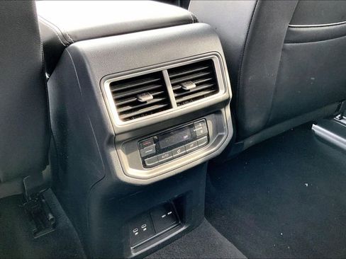 Used 2024 Volkswagen Atlas SE FWD image 31