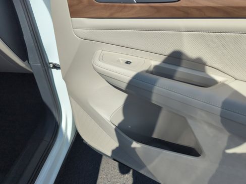 New 2026 Volkswagen Atlas SE image 16