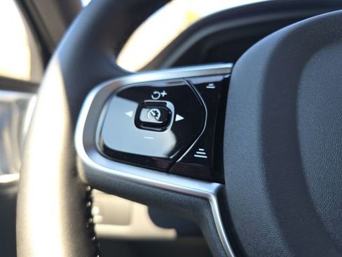 Certified 2025 Volvo XC60 B5 Ultra AWD/4WD image 31
