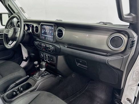 Used 2019 Jeep Wrangler Unlimited Sahara AWD/4WD image 34