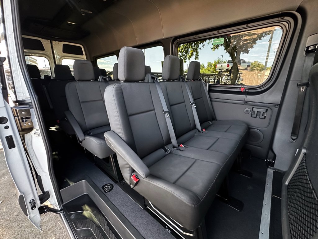 Used 2025 Mercedes-Benz Sprinter 2500 image 22