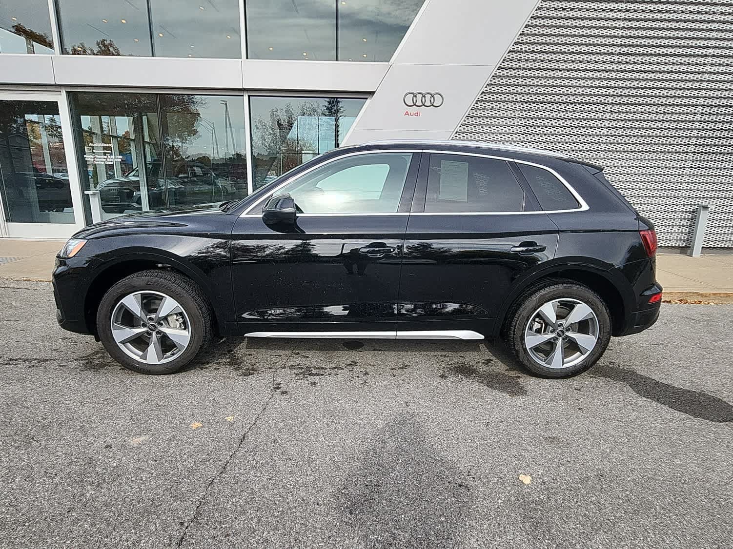 Used 2023 Audi Q5 2.0T Premium Plus w/ Premium Plus Package AWD/4WD image 3