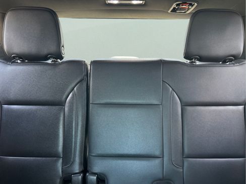 Used 2021 Chevrolet Tahoe LT w/ LT Signature Package RWD image 11