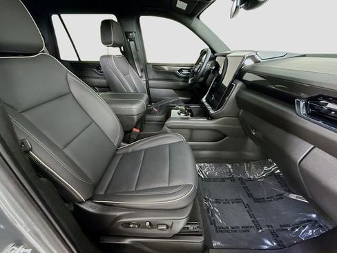 Used 2025 GMC Yukon Elevation RWD image 30