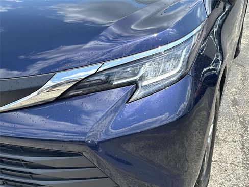 Used 2022 Toyota Sienna XLE FWD image 9