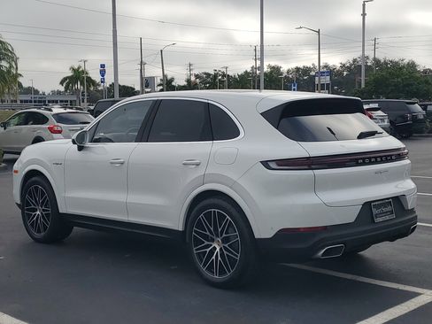 Used 2024 Porsche Cayenne E-Hybrid image 4