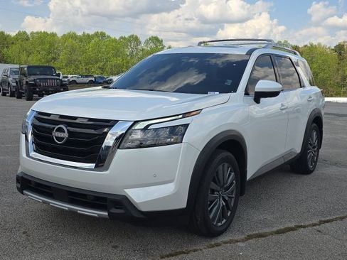 Used 2025 Nissan Pathfinder SL w/ SL Premium Package image 1