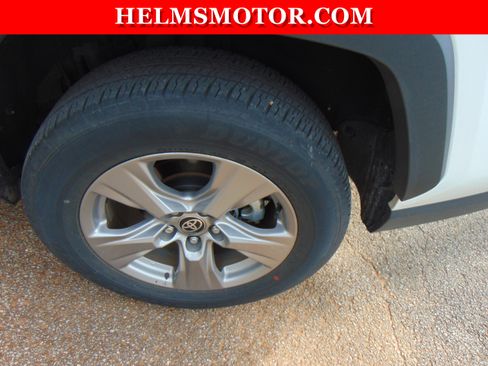 Used 2025 Toyota RAV4 XLE image 9