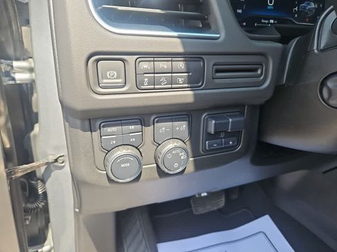 Used 2024 Chevrolet Tahoe Z71 w/ Luxury Package AWD/4WD image 11